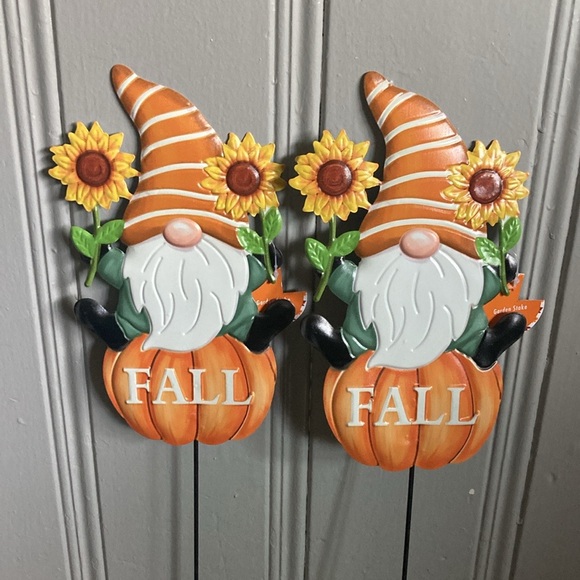 BNWT- Set of 2- FALL Pumpkin Sunflower Gnome- Metal Yard or Lawn Stakes - Picture 7 of 17